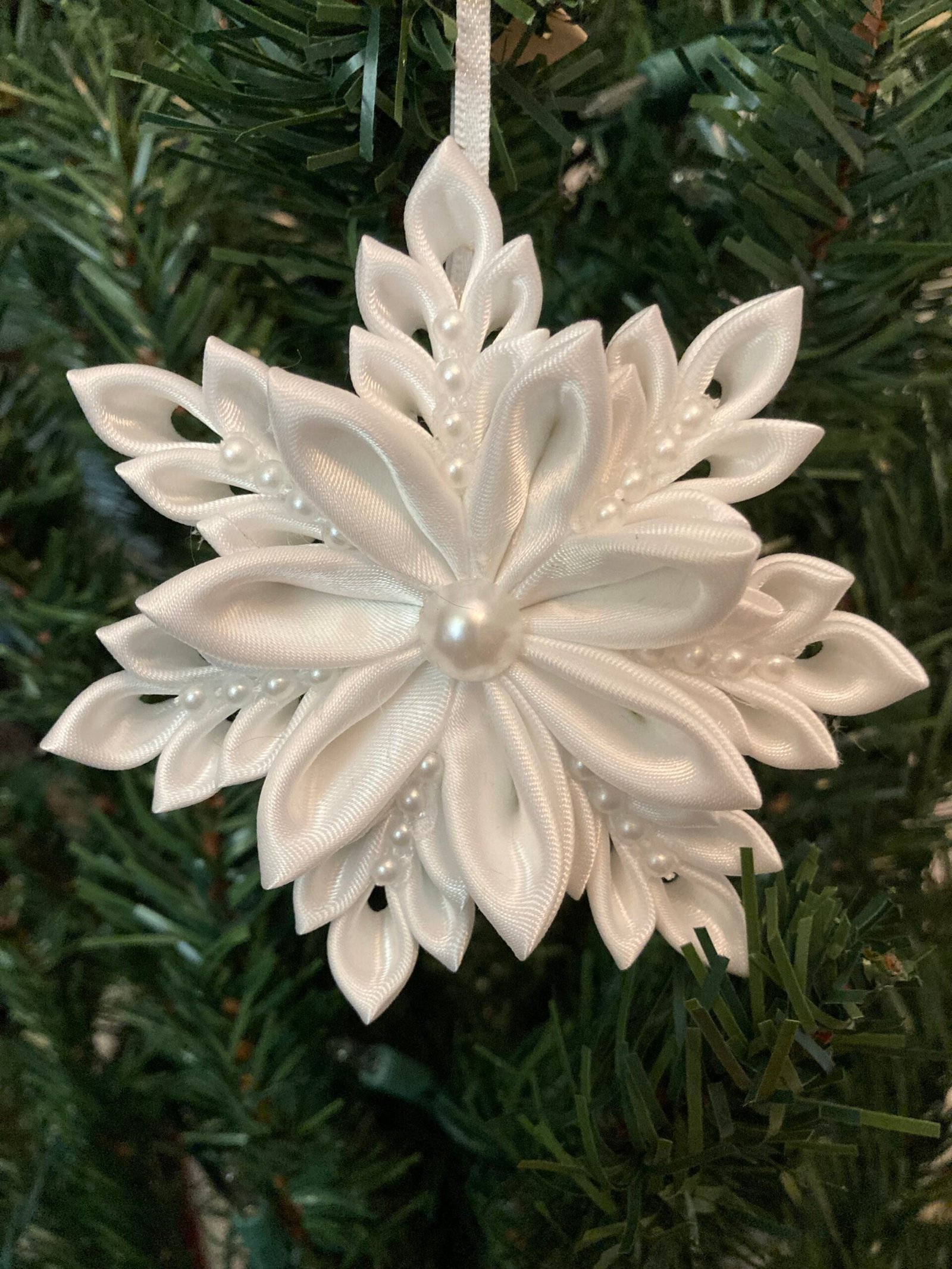 kanzashi snowflake white pearl kanzashi snowflake white pearl